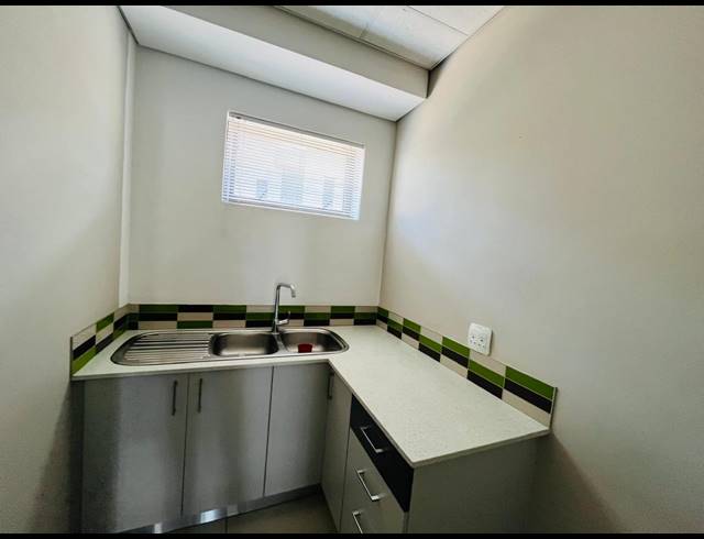 146M² OFFICE FOR SALE IN FOURWAYS GARDENS